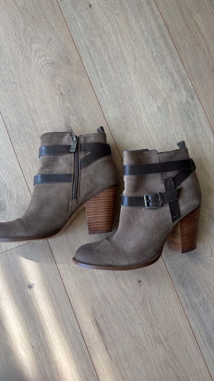 Ivanka Trump Filoer Size 9M Brown Suede Block Heel Ankle Booties